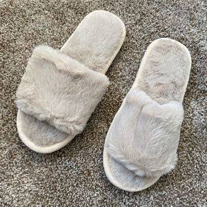 Women's Gray Fuzzy Slippers